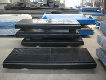 Black front panels with UNMW-PE pads